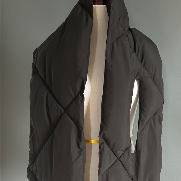 Black puffer quilted wrapped scarf - Picture 3 of 3